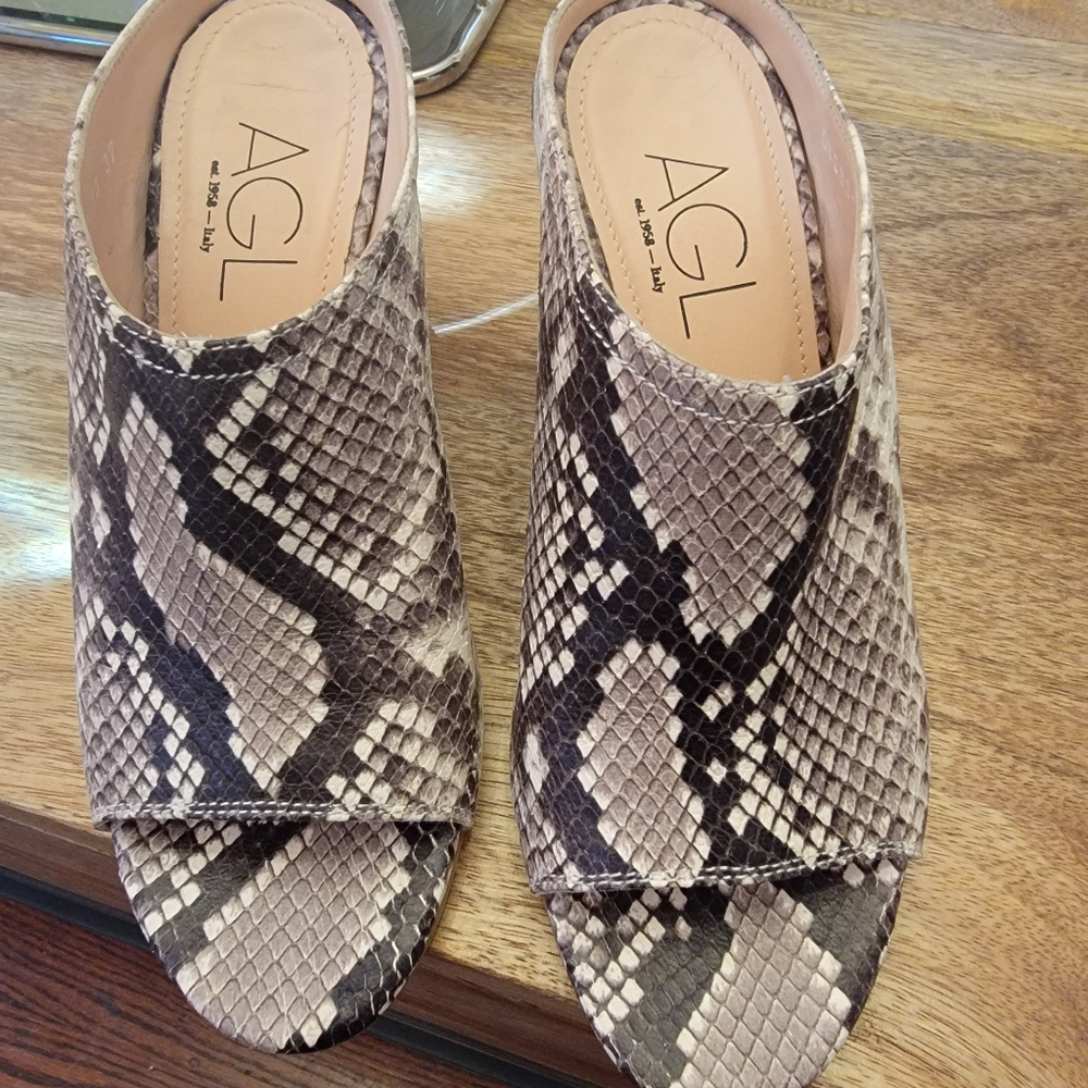 AGL platform mules size 37